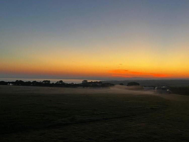 Carreg Y Gwynt Campsite - Touring And Tent Pitches Hotel Llanarth  Екстериор снимка