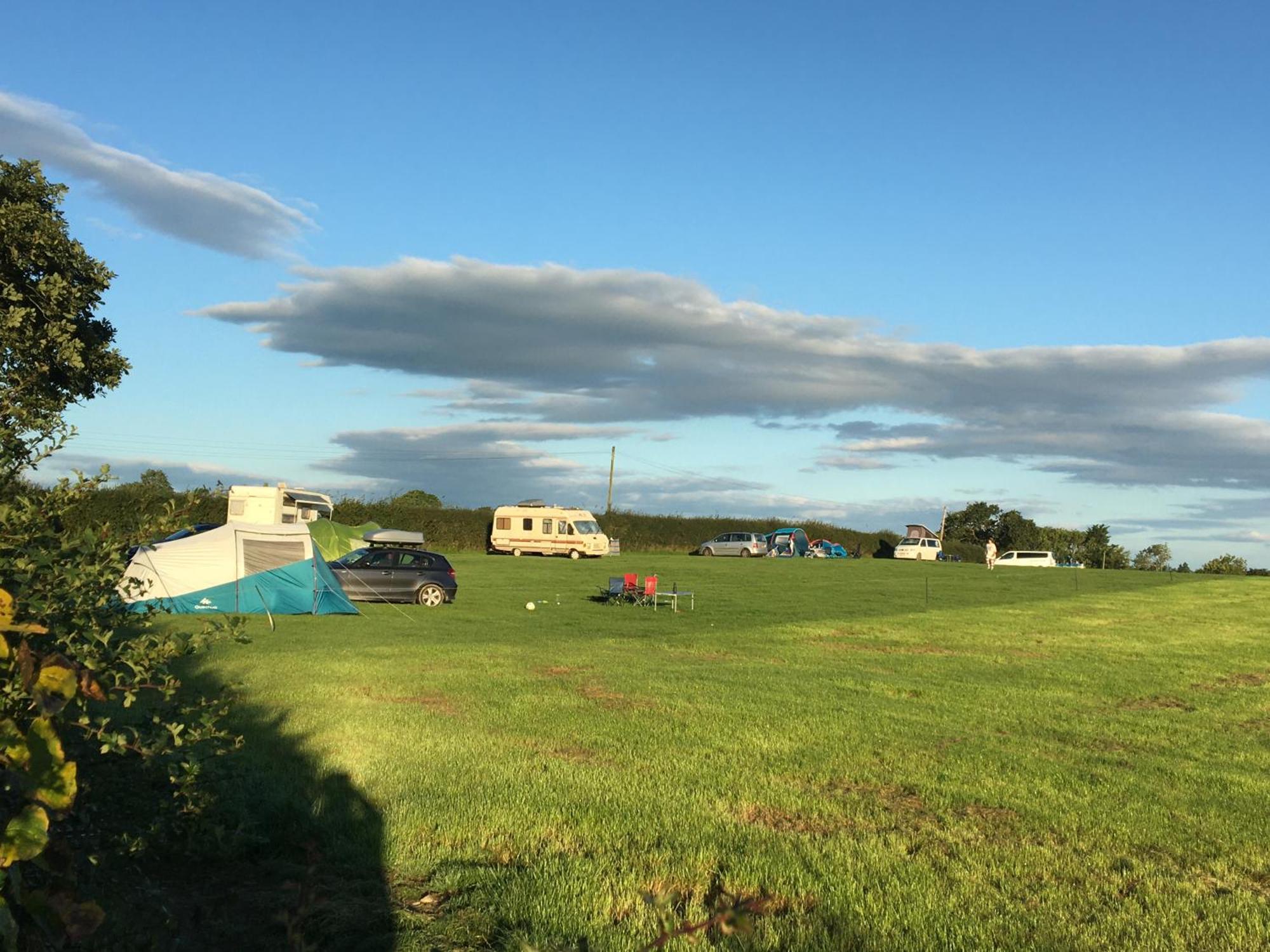 Carreg Y Gwynt Campsite - Touring And Tent Pitches Hotel Llanarth  Екстериор снимка